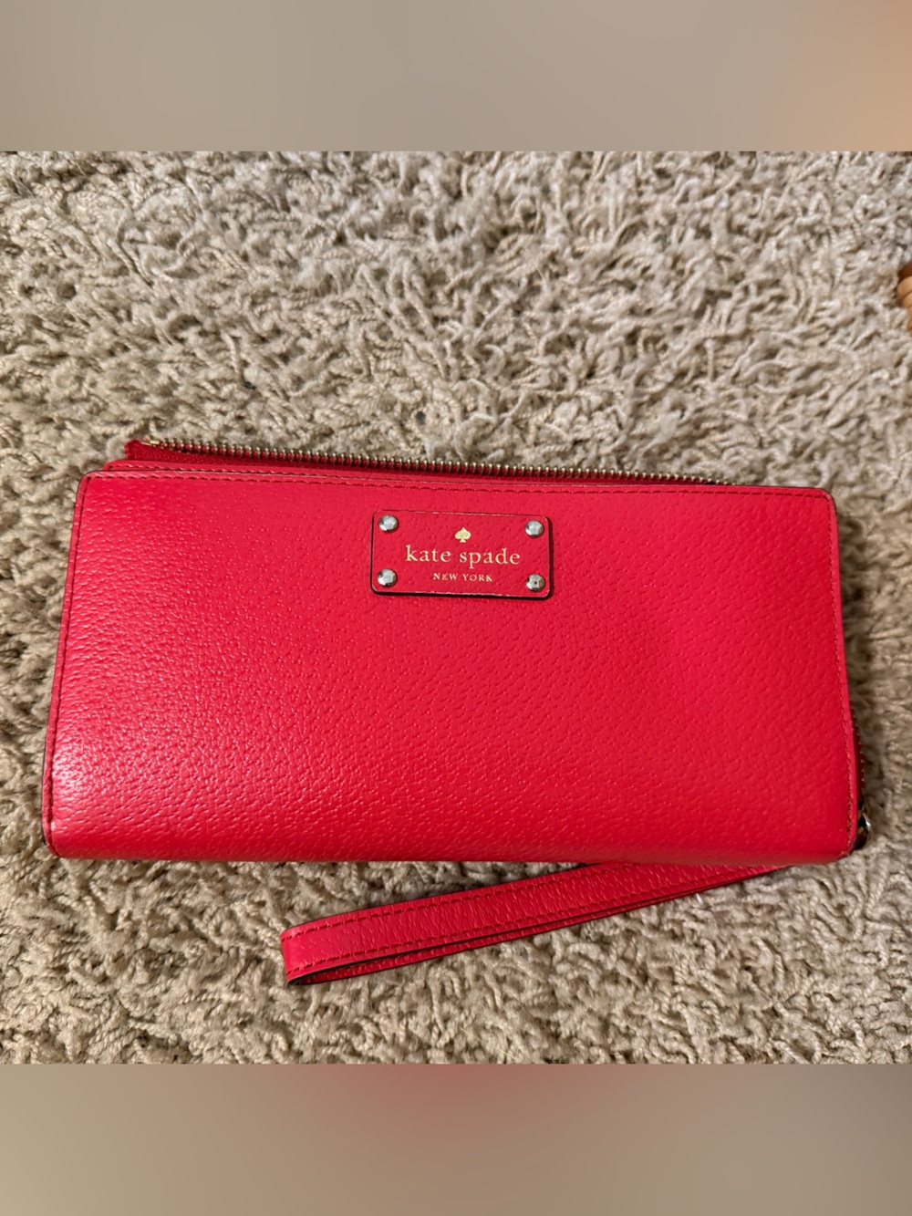 kate spade Red Pebbled Leather Wristlet Card Holder Zip Around Wallet